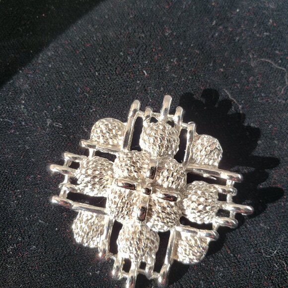 Vintage Brooches - Picture 6 of 10